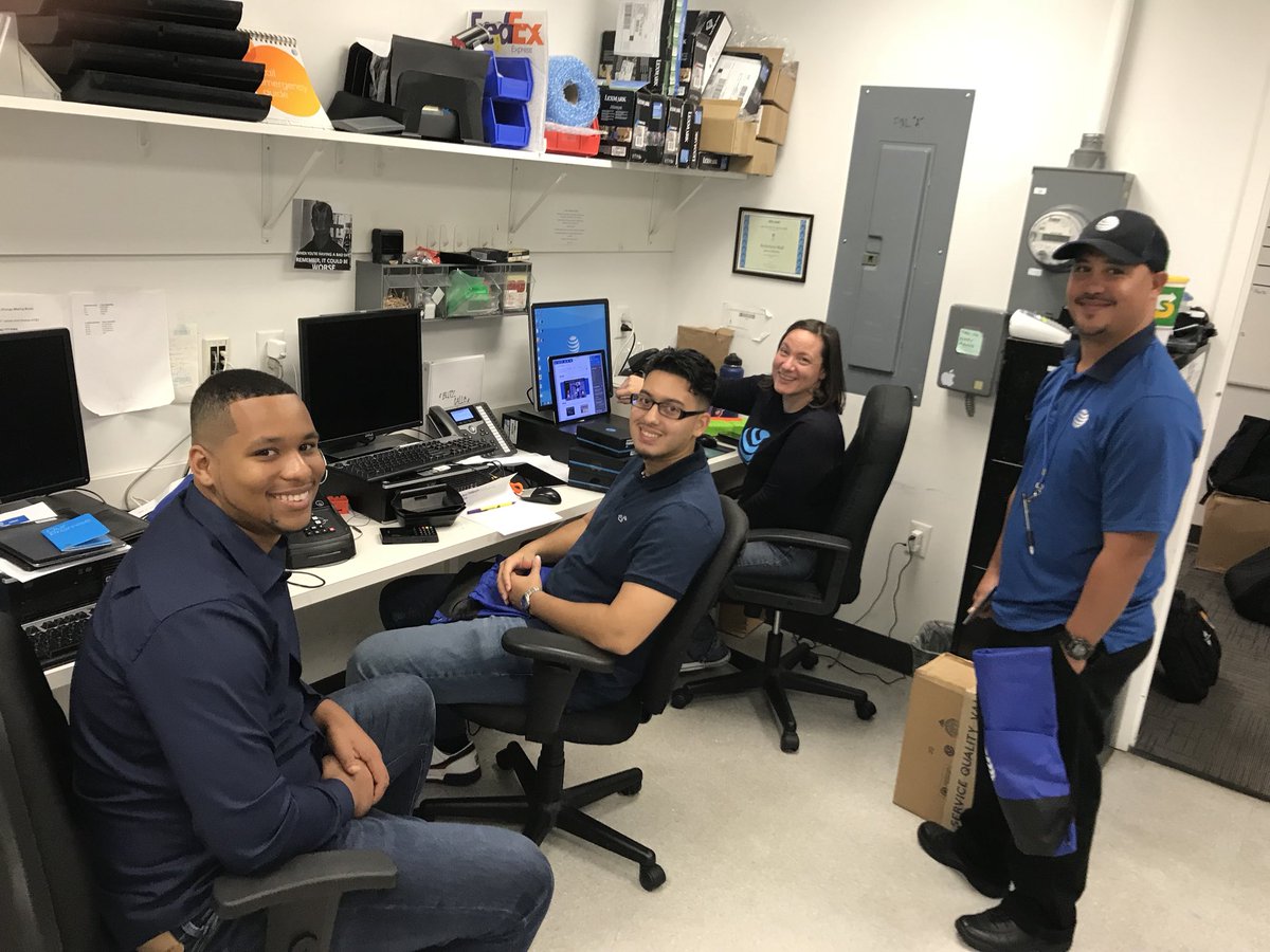 ddedmn1's tweet photo. @BerkBrawlers Jill getting the newbies up to speed!   @judy_cavalieri @StingRaySwag #ohpa #LifeATATT https://t.co/ZUsEOnHSSd