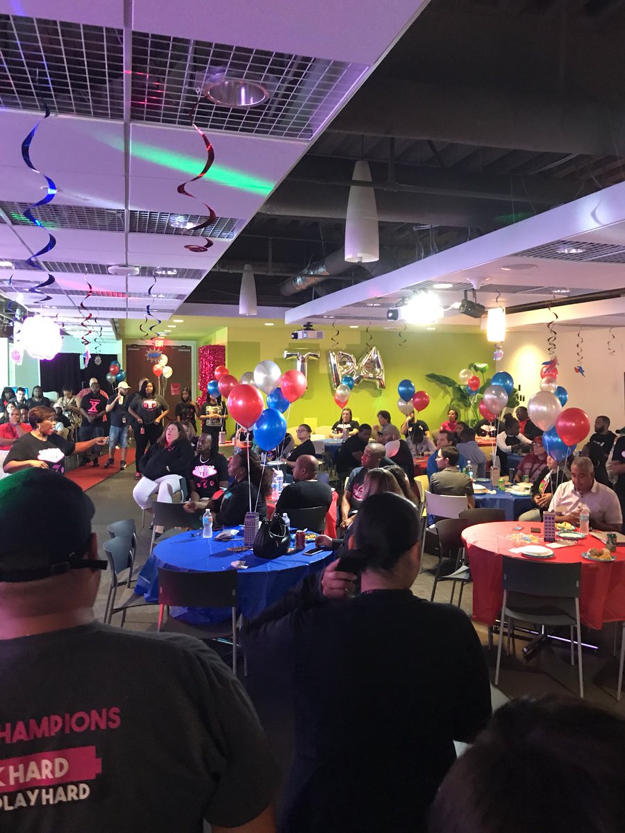 jsebjimenez's tweet photo. #TampaTex #Community7 #Graduation #FamousForCare @Howard_Nickey @DaRealJoePhilon https://t.co/TjpLdWlm0u