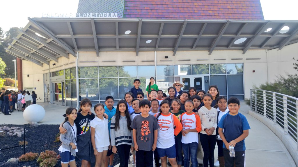 GotHIPP's tweet photo. Tigers are outta this world! 5th graders visit @palomarcomets Planetarium - can't wait to enroll! @JadeMachado @ElProfessorHIPP #SMETigerWay https://t.co/rpEa18NyeQ