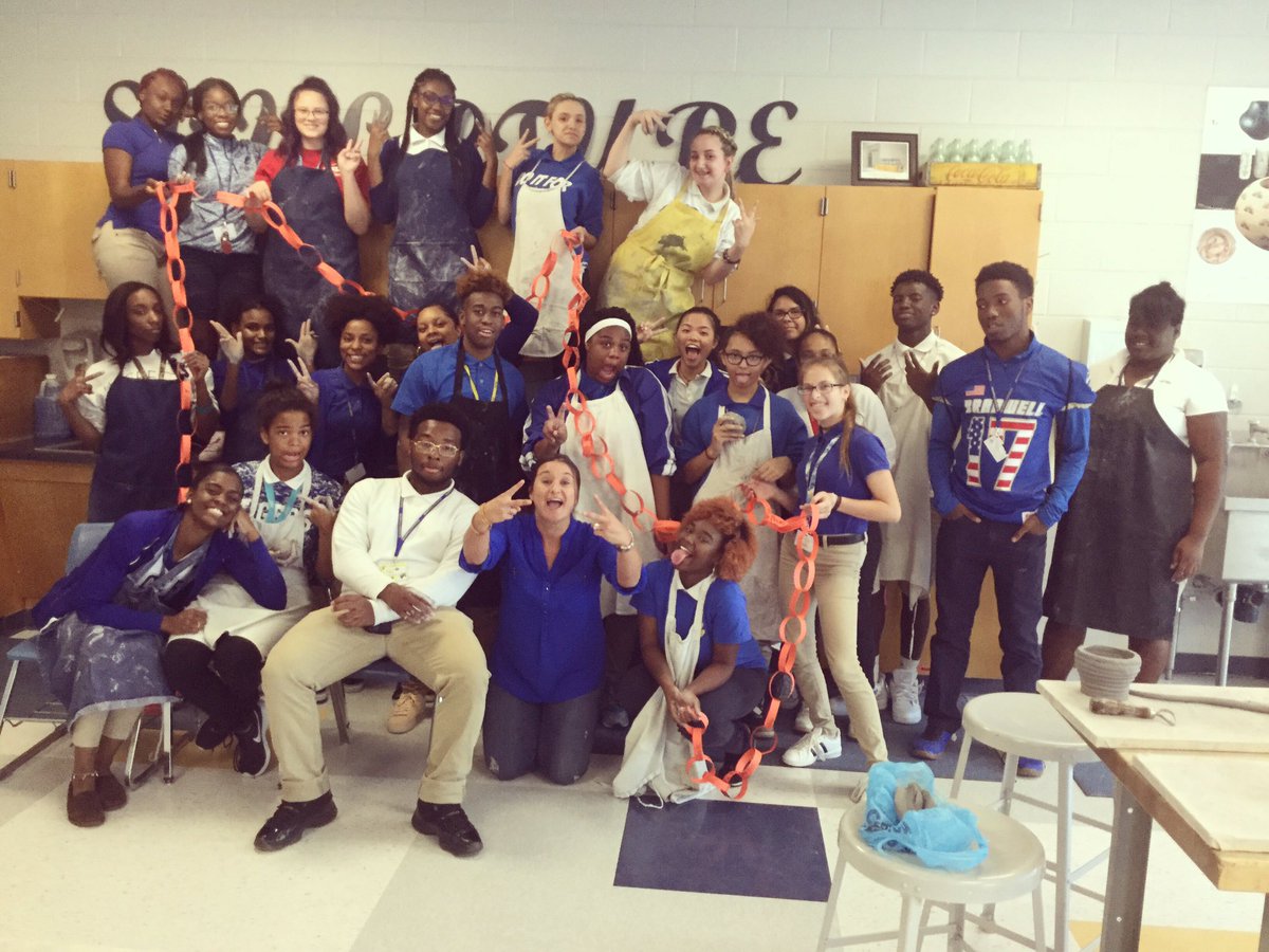 BISculpture's tweet image. Peace and love from Sculpture... #unitychain #antibullying @BradwellTigers