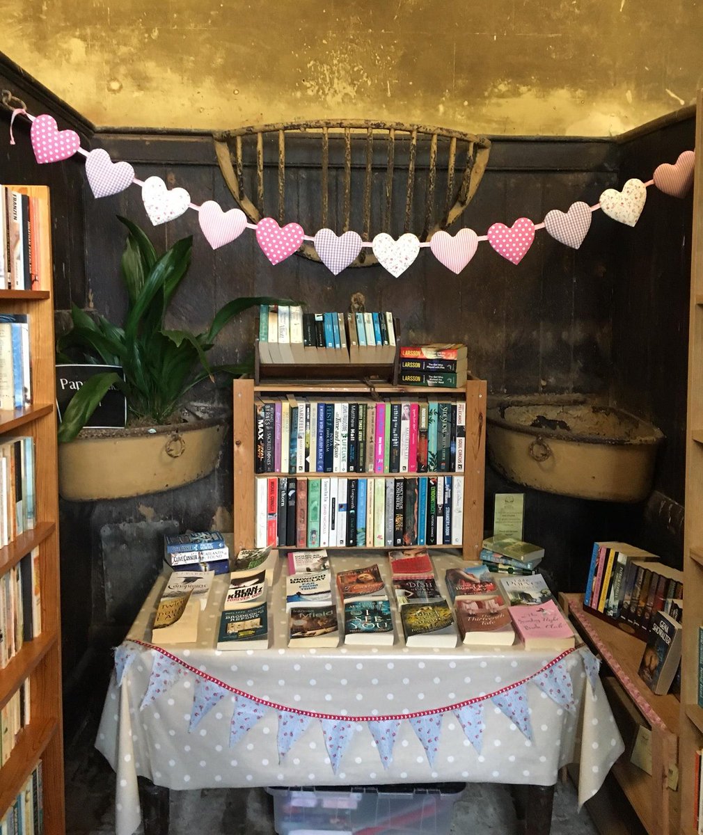 CharlecoteNT's tweet photo. We'd love your 2nd hand books please #SUAsaturday Every donation goes towards repairing our outbuildings &amp; telling you Charlecote's stories. https://t.co/29FdOle9DP