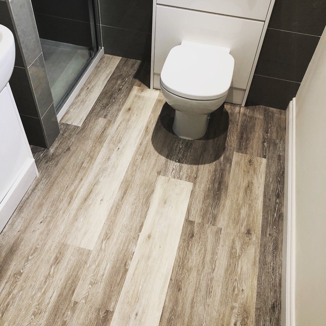 monflooring's tweet photo. Mr and Mrs Herron love their @CavalioFloors Lined Oak #lvt installed yesterday in their new home 🏡 ⭐️⭐️⭐️⭐️⭐️ https://t.co/8iNlMzXaUg