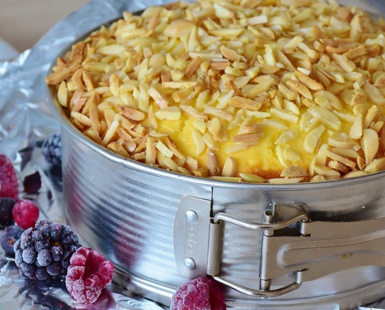 Il_Villaggio's tweet photo. Take your cheesecake to the next level by adding crunchy nuts on top of it. https://t.co/Ob0LbZNopA
