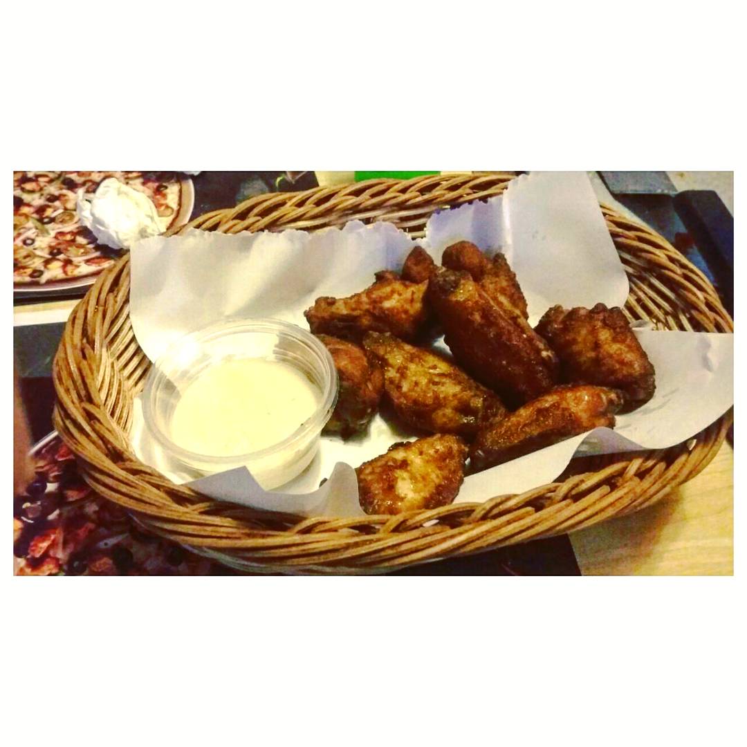 SeherSami's tweet photo. My food photography may not be awesome but this food is. 🍕
#DominosPizza #DominosPakistan #chickenkickers https://t.co/JCKbZ7G0P9