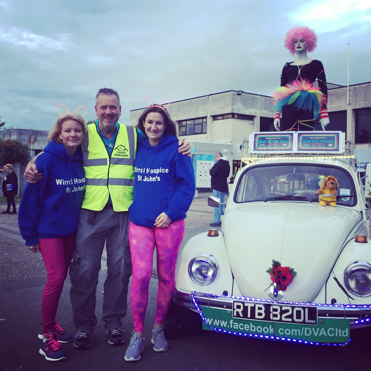 wirralhospice's tweet photo. 💙💞 #glowwiththeflow ! #women #men #teenagers #children #dogs #glowpower #hospicecareweek #hospiceheroes #hospicecare #wearehospicecare @discountvwaudicentre @tanskeys_bar https://t.co/W5mxnwmLEI