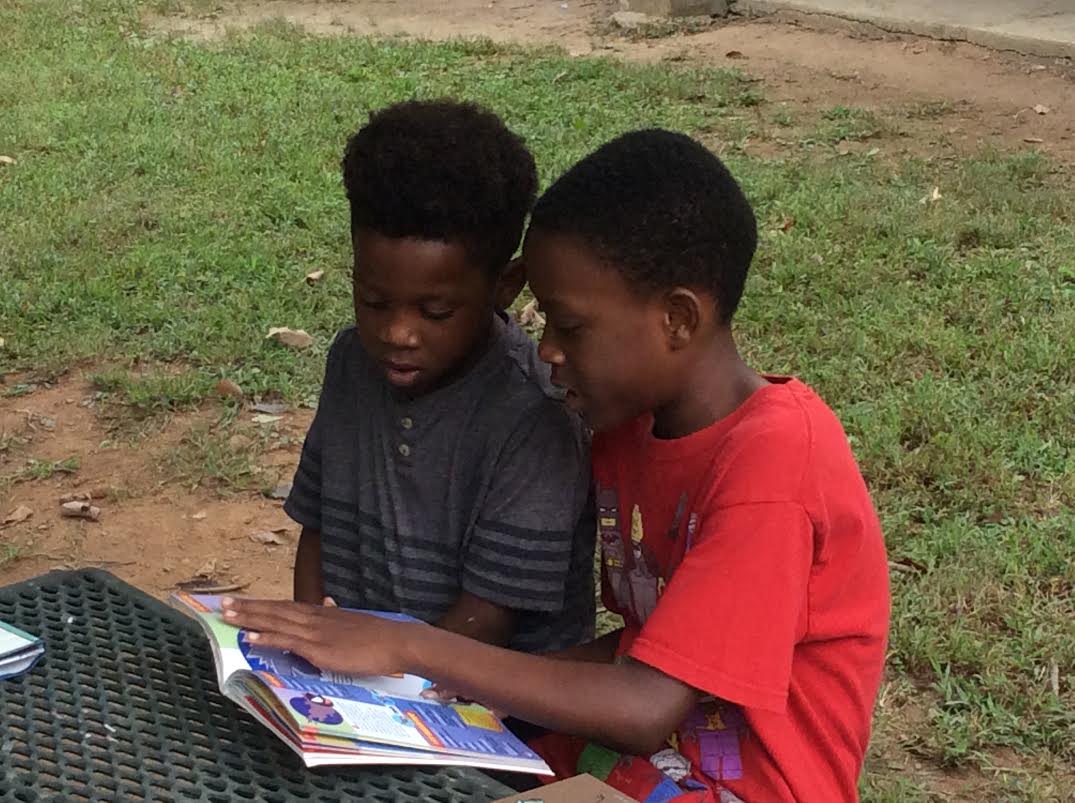 AShekelle's tweet photo. We love our reading buddies! #EstesProud @ellenroyer https://t.co/R2L7lRHEWk