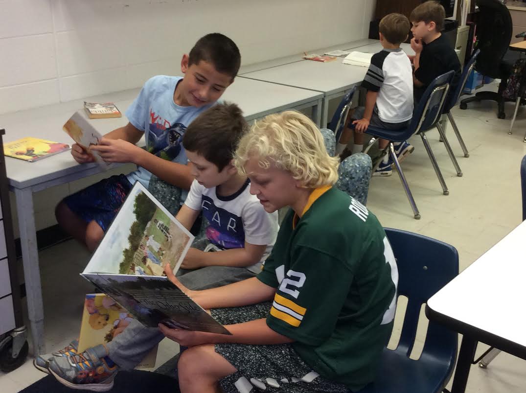 AShekelle's tweet photo. We love our reading buddies! #EstesProud @ellenroyer https://t.co/R2L7lRHEWk