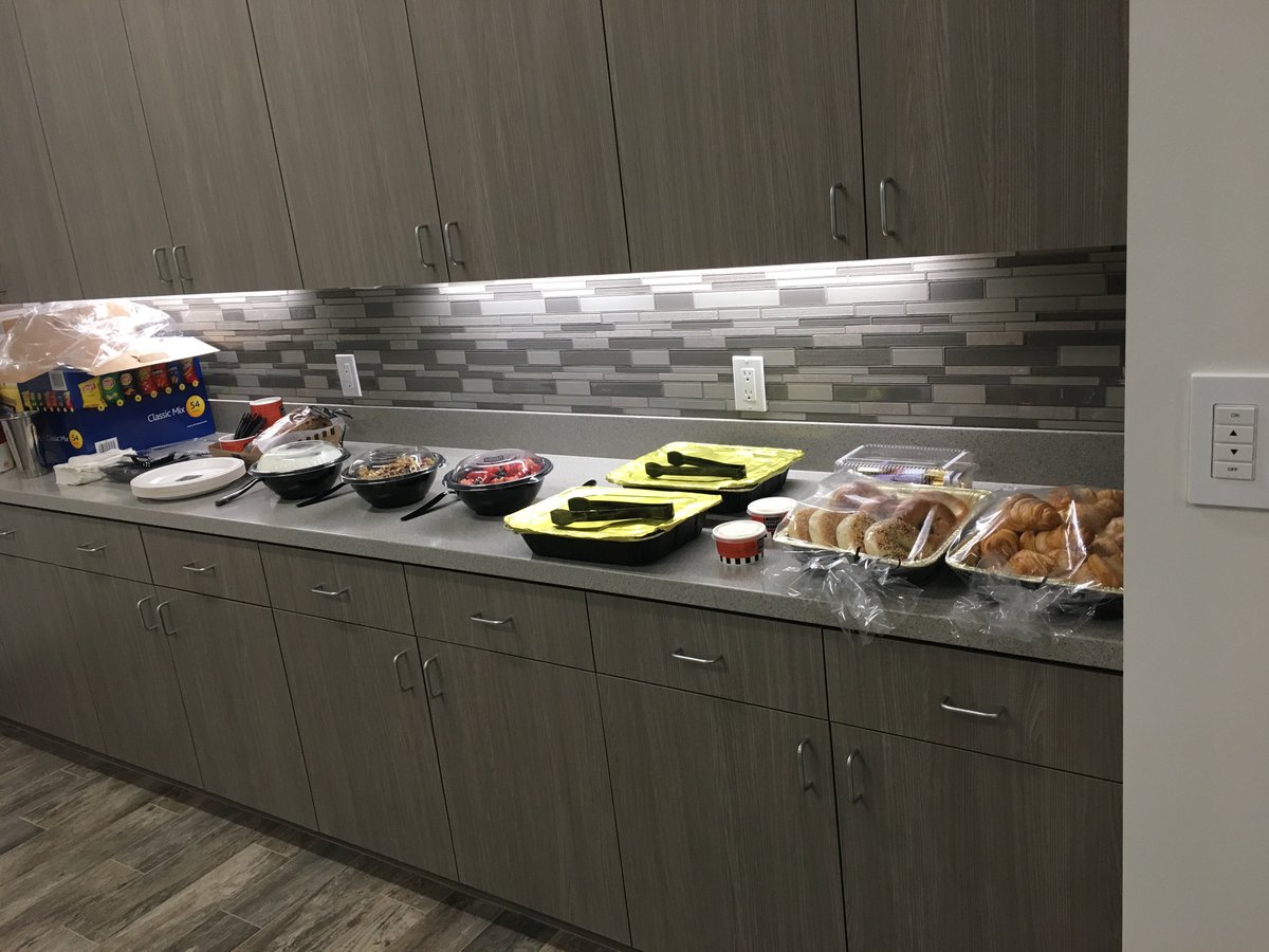 AutoBodyReview's tweet image. UDP saves the day with catered breakfast...can you say YUM? #UpdatePromise #CornerBakery #YUM