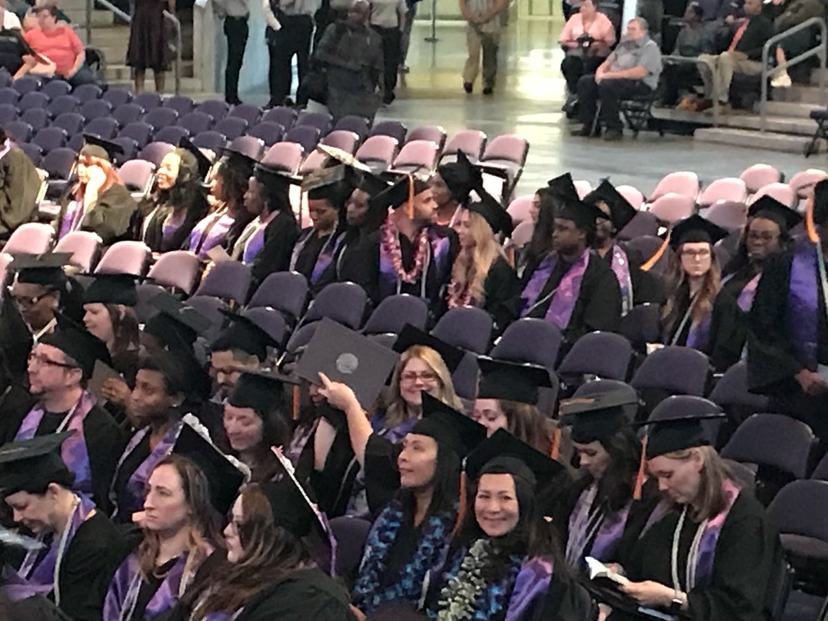 totallyyytayyy's tweet photo. #gcu2016 #grandcanyonuni #PROUDAF love you mom! Youβre the best role model! https://t.co/BzuJEZWfZF
