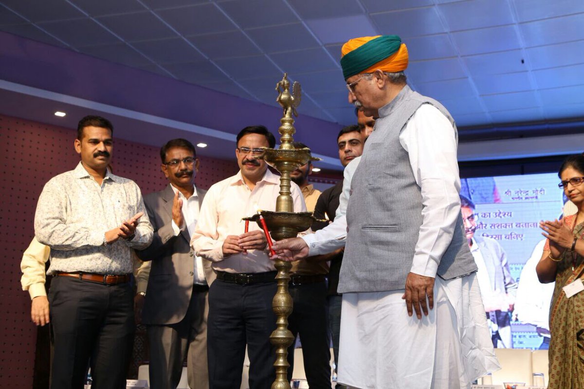 Baldev6877's tweet photo. Mudra Promotion Camp held at Daman on 12.10.2017: Hon'ble Minister Shri.  Arjun Ram Meghwal was the Chief Guest. #MudraPromotionCampaign https://t.co/I1uuZQ1xM2