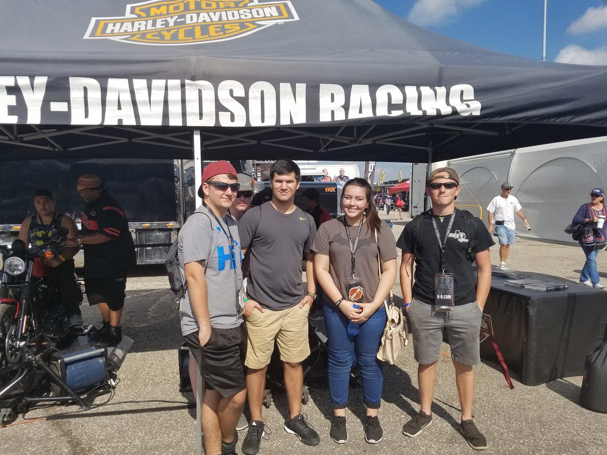 Bctal_autotech's tweet photo. Auto 2 students at NHRA fall Nationals.. https://t.co/KRwJVZEKUt