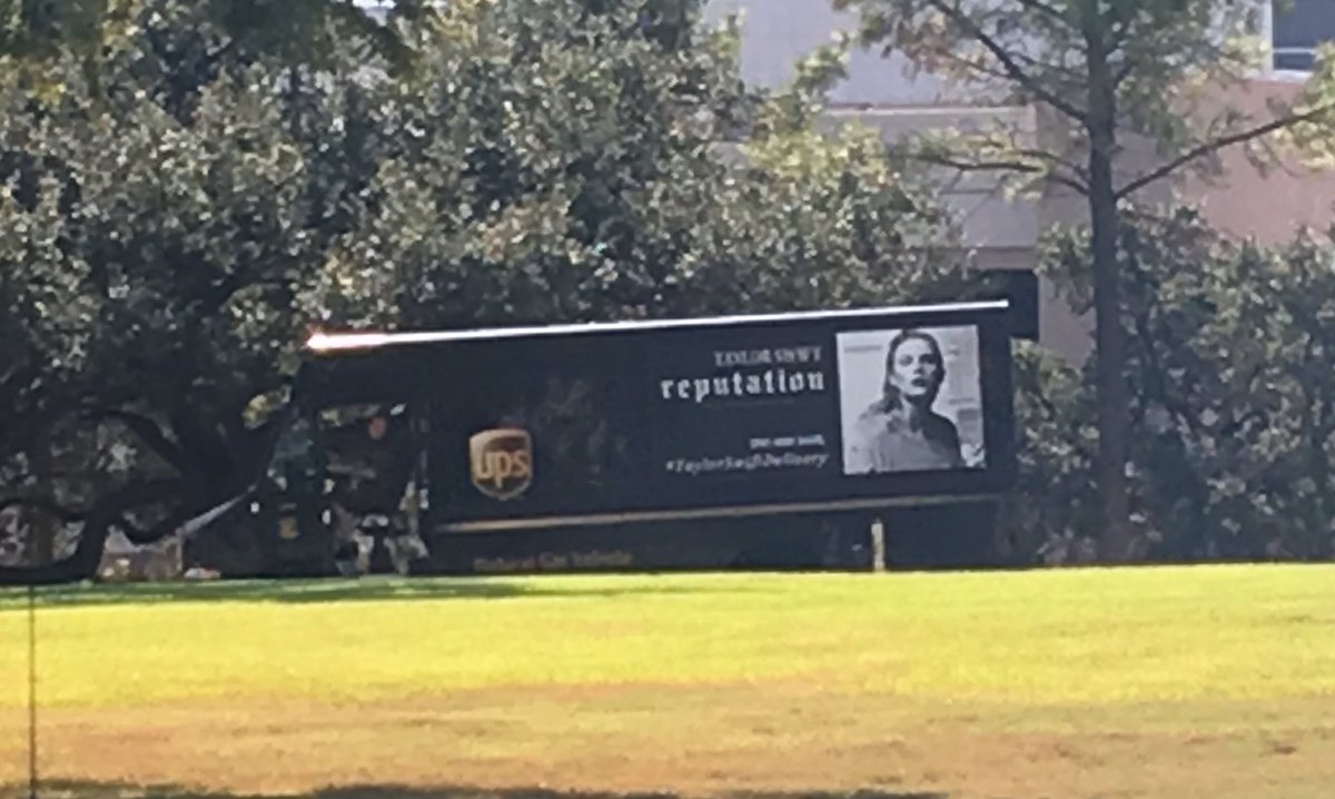 NikkiPop6's tweet photo. #taylorswiftdelivery #promo https://t.co/S6STjHmj67