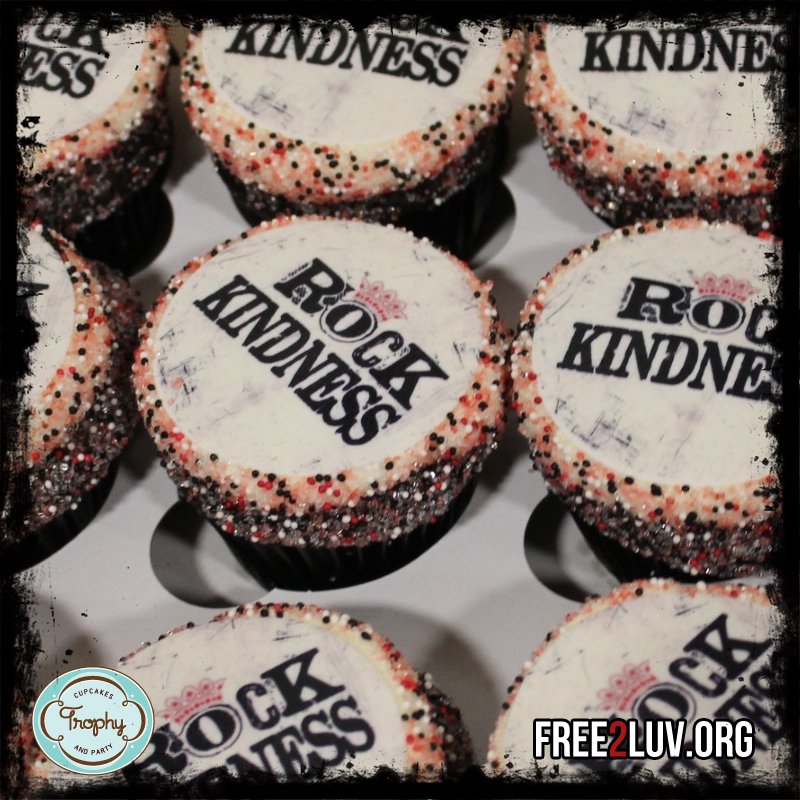 FREE_2_LUV's tweet photo. #FF @trophycupcakes Thanks for rockin' kindness with us at our #NoTime4Hate #Seattle community event today! Kindness never tasted so yummy! https://t.co/m6pHnASSGn