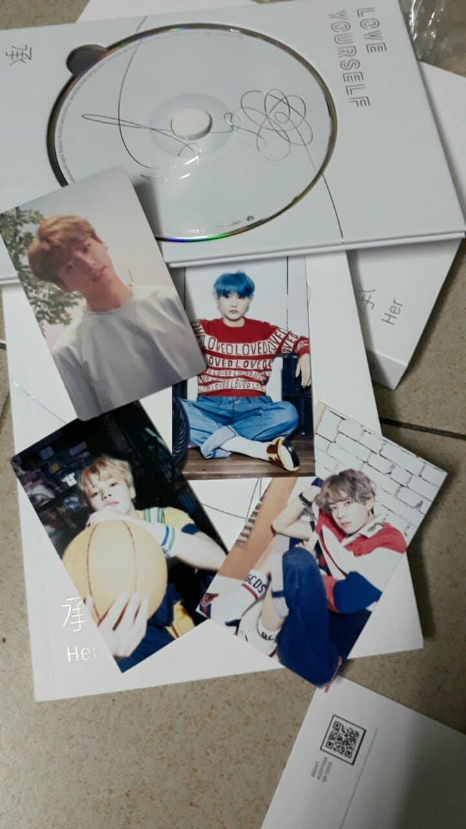 n_giao_d's tweet photo. After 2 months of waiting, it has finally come ๐ข๐ข๐ข #BTS #Album #LOVEYOURSELF_ๆฟ_Her #Oversion #Kookiecard https://t.co/HpZh4efhSz