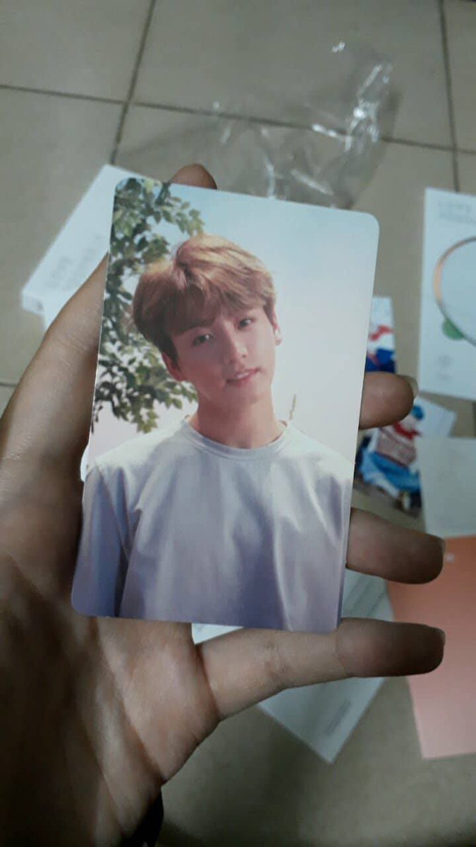 n_giao_d's tweet photo. After 2 months of waiting, it has finally come ๐ข๐ข๐ข #BTS #Album #LOVEYOURSELF_ๆฟ_Her #Oversion #Kookiecard https://t.co/HpZh4efhSz