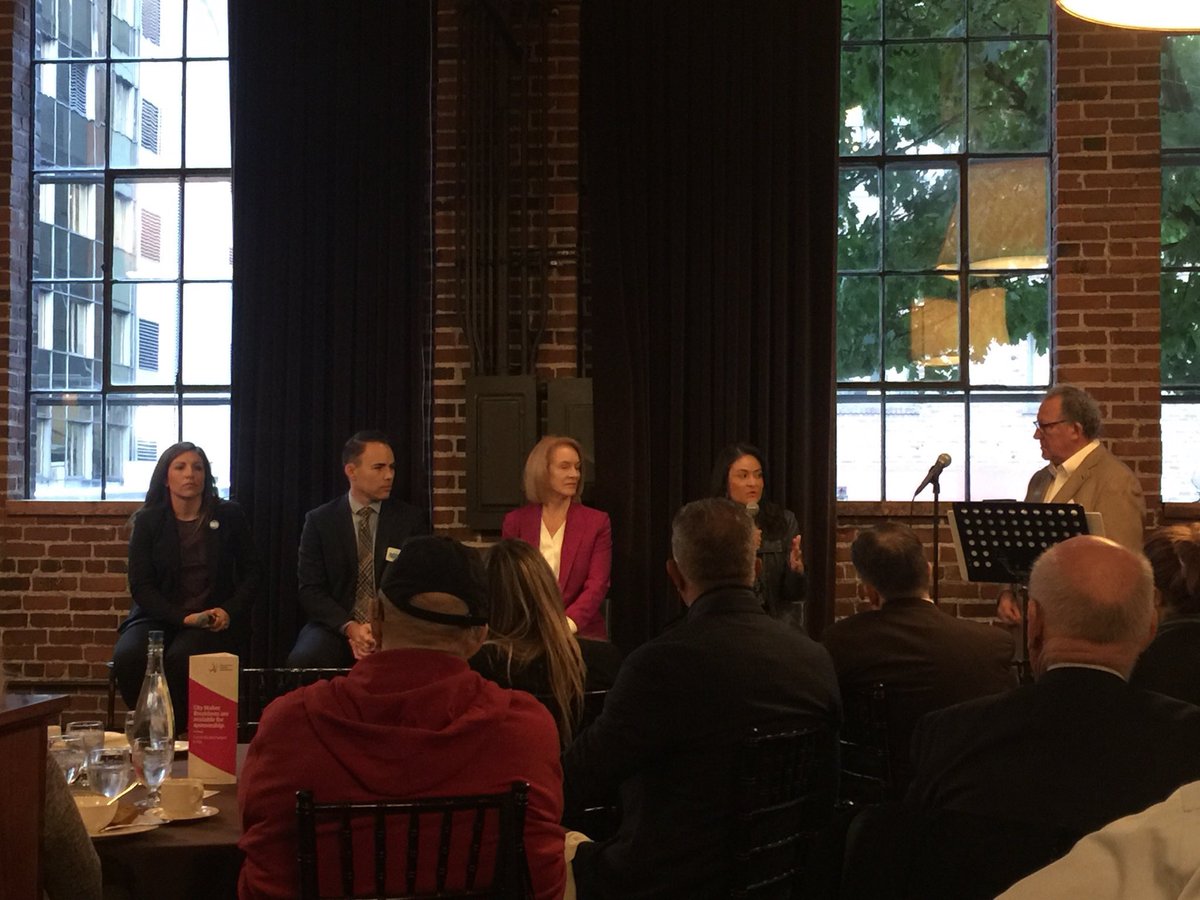 MLorenaGonzalez's tweet photo. Thank you to the @downtownseattle Association for hosting me this morning at a candidate meet and greet! #TeamLorena #Position9 https://t.co/No2LEwZmqx