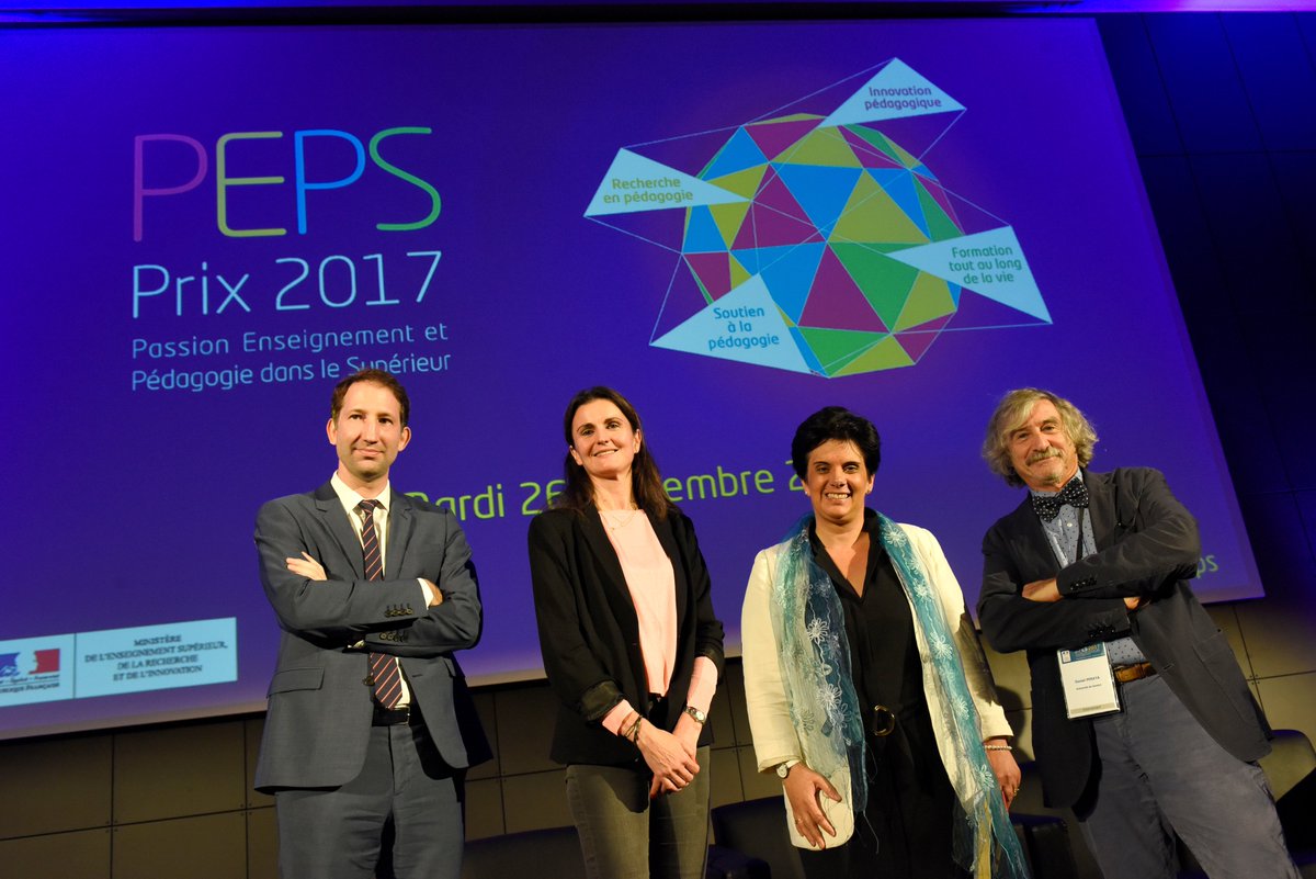 CyberSimuPE's tweet photo. Retrouvez les videos de la remise du #PrixPEPS Passion Enseignement et Pédagogie, dans le Supérieur le 26 sept à Paris pour la @CyberSimuPE  sur https://t.co/idXOw2d4TN et https://t.co/MayE2MB19k
Merci à vous tous et RV le 7 avril 2018 pour Simu2018 ! https://t.co/M3TY5tp1wF