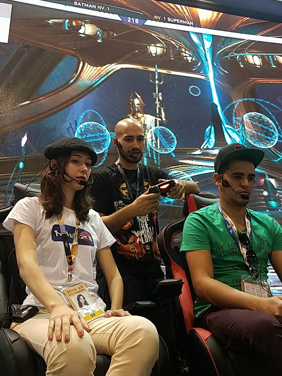 MachinimaBrasil's tweet photo. Agora no palco da #WBarena @NandaPlay e @MrVinhoO jogando #Injustice2 #BGS10 #MachinimanaBGS10 https://t.co/jNegagQc6J