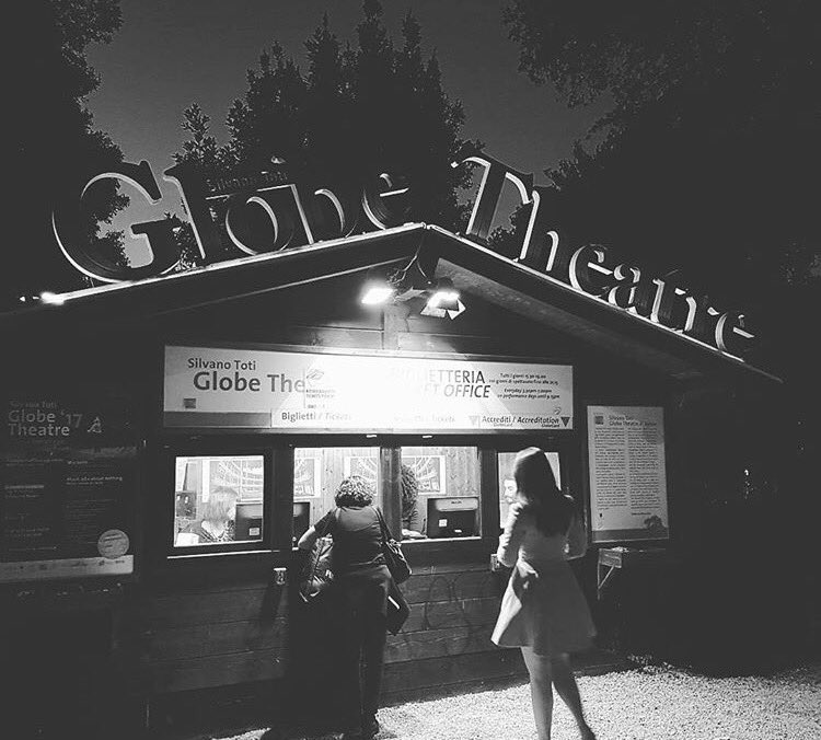 globeroma's tweet photo. Vi aspettiamo anche stasera con il nostro "Much Ado About Nothing". E voi, avete già acquistato il biglietto? 🎫🎭🌟#muchadoaboutnothing https://t.co/c4r9d3Fkiq