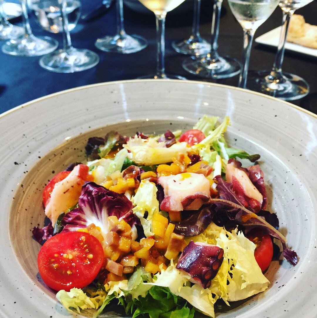 BCNFashionPress's tweet photo. 💯❌💯 ecológico, 💯❌💯 de proximidad: degustamos en @FinestresLluria la mejor gastronomía ecológica by @EbocaRest 😍 https://t.co/ENm0T46lWx