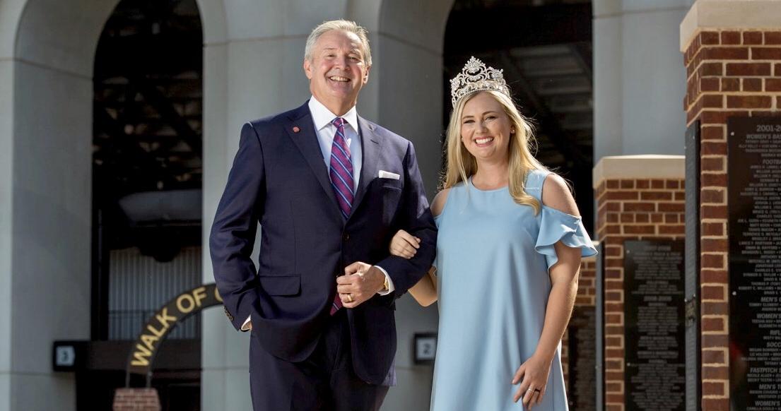 Clothes_Scout's tweet photo. Happy Homecoming from OMAA President Hal Moore &amp; 2017 Homecoming Queen Christina Lawler !📸:Kevin Bain #entry - https://t.co/p3Vs4qqbRP https://t.co/dbopgpqb2e