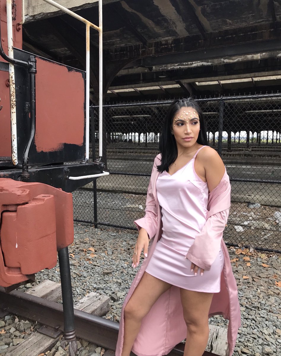 _GMiracle's tweet photo. @FENTYXPUMA Need a little Spanish vibe? I’m G &amp; I would be extremely happy to model for #FENTYxPUMA. 
Instagram: queenmiracle https://t.co/G5HsYqWyt4