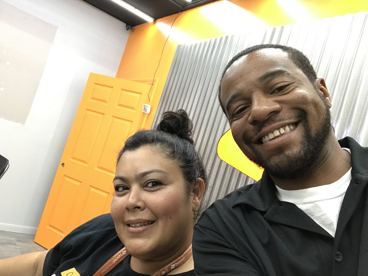 elterevanspg's tweet image. PBR Cell Phone Bazaar Re-Model In Progress here in #HTWN...Go Normandy👊 @johnfisbeck @JustinCapers #Striving4Greatness