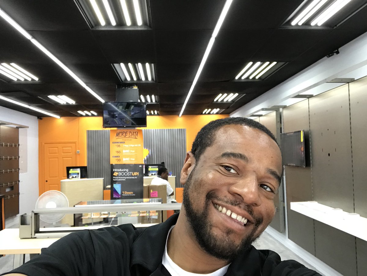 elterevanspg's tweet image. PBR Cell Phone Bazaar Re-Model In Progress here in #HTWN...Go Normandy👊 @johnfisbeck @JustinCapers #Striving4Greatness