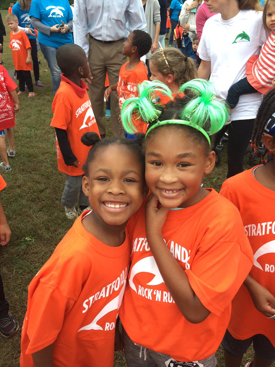 MrsLizWenzel's tweet photo. Rock n Run 2017 was a success! #firstgraderocks @StratfordLndgES https://t.co/bRhBNNiOYa