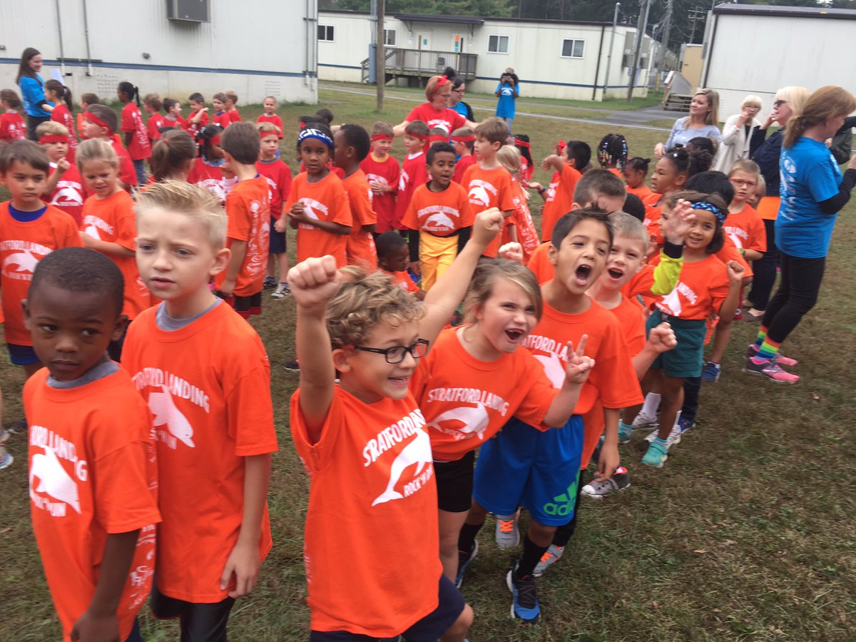 MrsLizWenzel's tweet photo. Rock n Run 2017 was a success! #firstgraderocks @StratfordLndgES https://t.co/bRhBNNiOYa