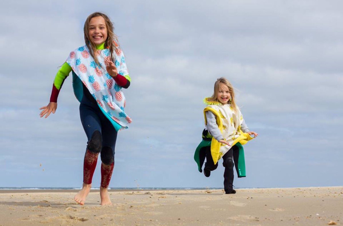 Having fun on the beach with the poncho 👌