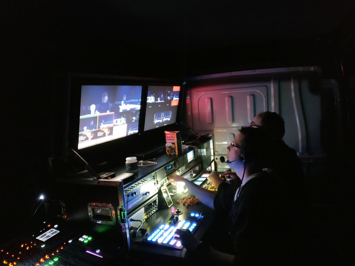 En we zijn live <a href="/Parktheater/">Parktheater</a> <a href="/DGCtheater/">DG&C Entertainment</a> #liesbethlistdemusical live meekijken in diverse #vitalis locaties #mooiwerk