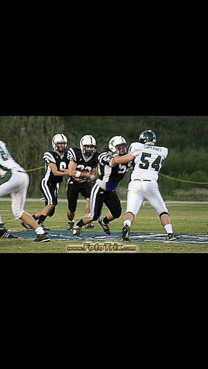 seth513's tweet photo. @BbsFootball 2009 against Silverdale. https://t.co/Ik6I3vAyOy