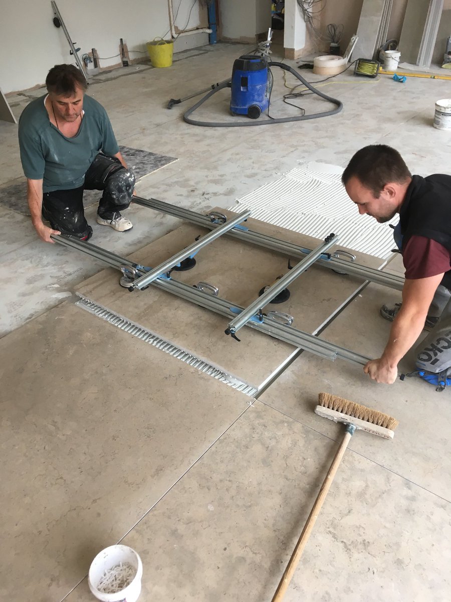 novaKamen05's tweet photo. Heavy stone going down😮👍. Moleanos Blue 1200x1200x20 supplied by #Devonstone Installed with #Kerakoll product.#Sigmatilingtools #Marmorex https://t.co/W3msxKFNrz