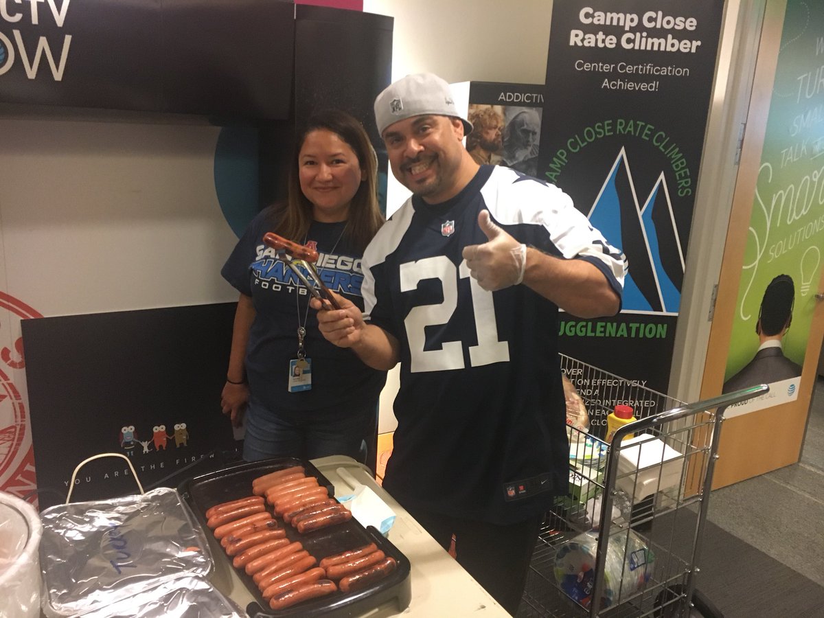 Hot dogs 🌭 for the National Kidney Foundation <a href="/N_Vega_Guadian/">Norma Vega-Guadian</a> <a href="/attsanchezC/">Christopher Sanchez</a> #TUGGLENATION
