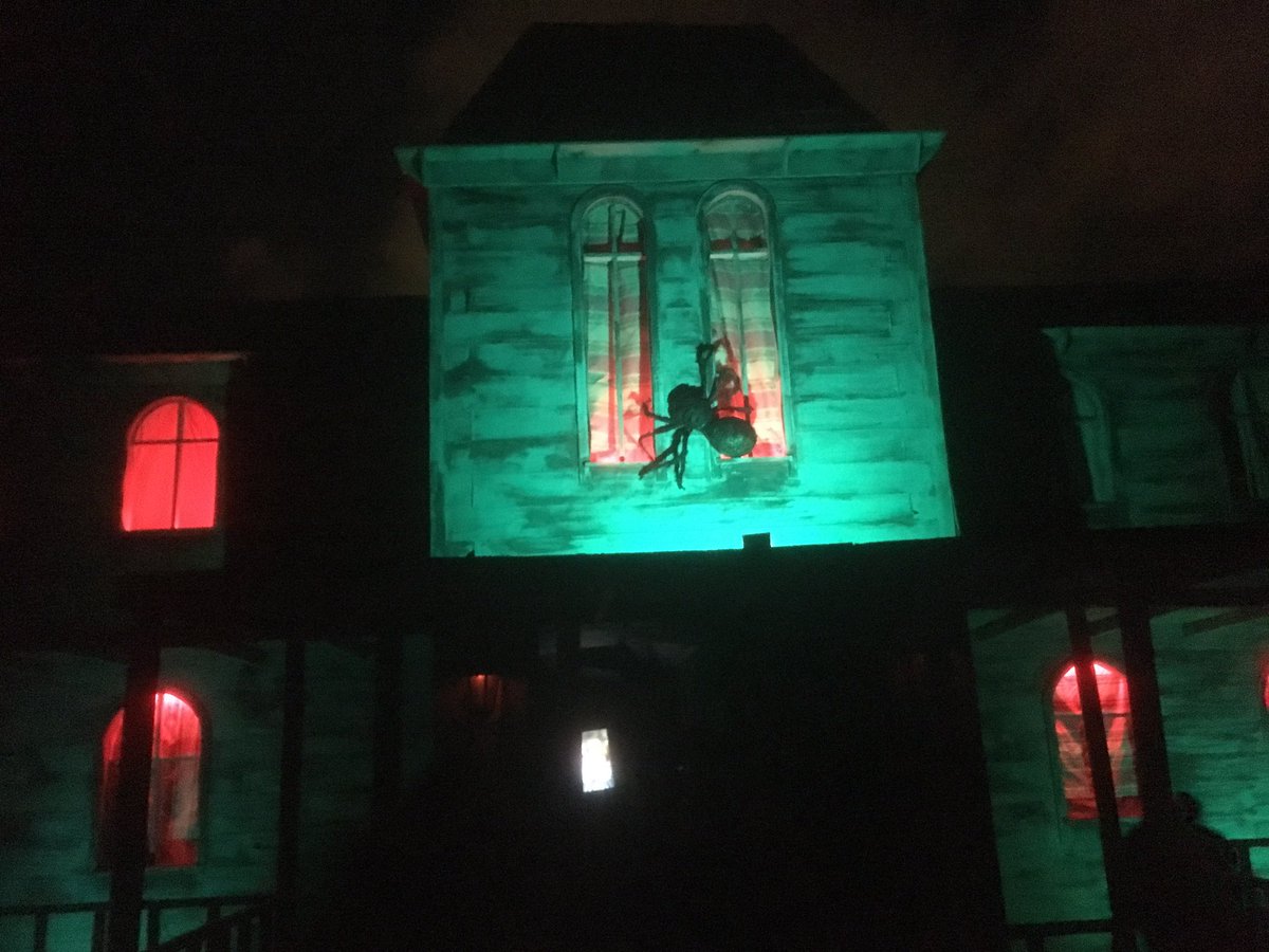 A fantastic show again at <a href="/screamscometrue/">Scream Factory</a> you really should not miss Scream Factory this Haunt season. Such inventive scares.