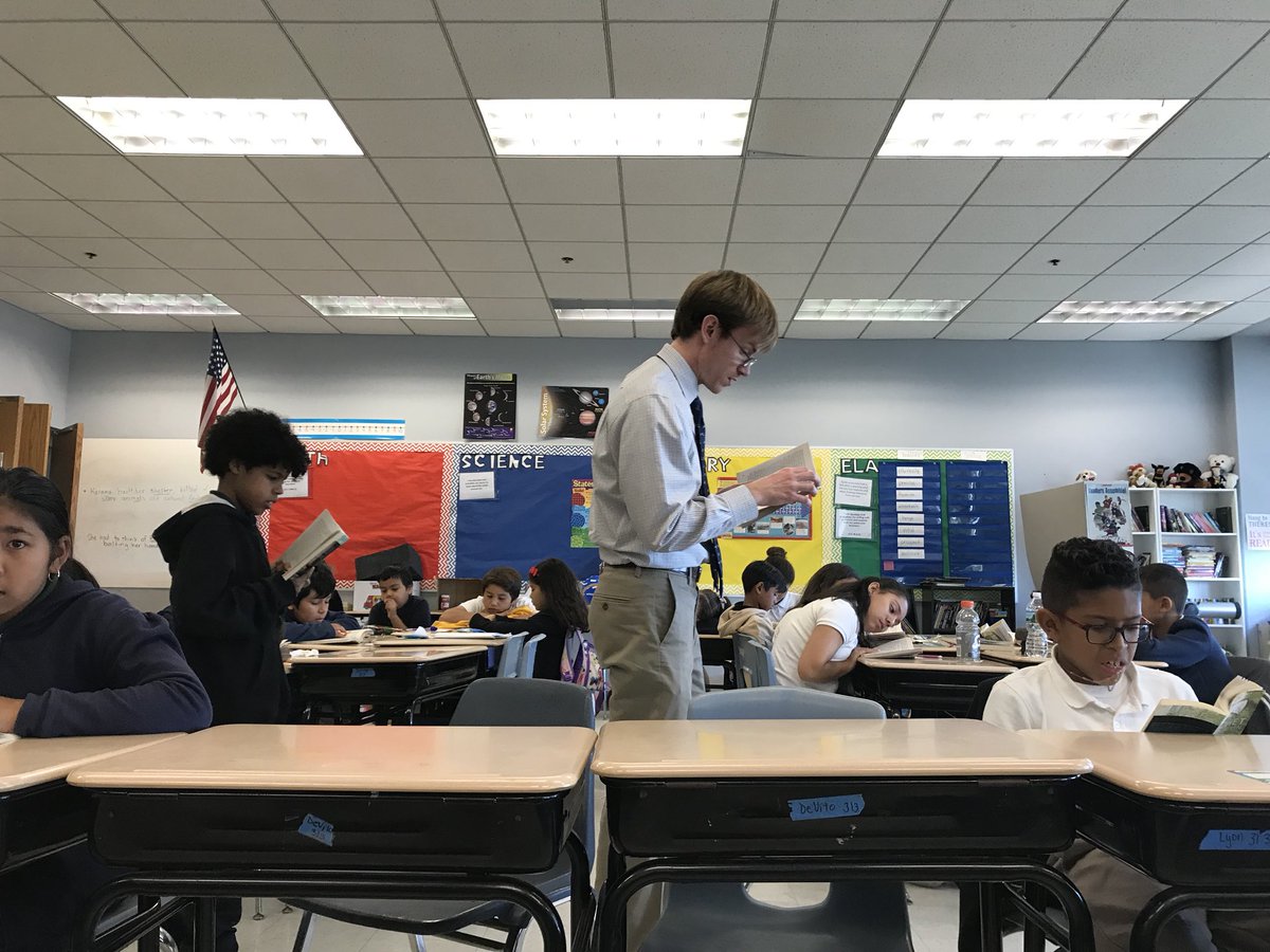 MrsLyon_'s tweet photo. @GES_MrWalpole reading Hatchet with a sidekick today! https://t.co/uqyv7bsvC5