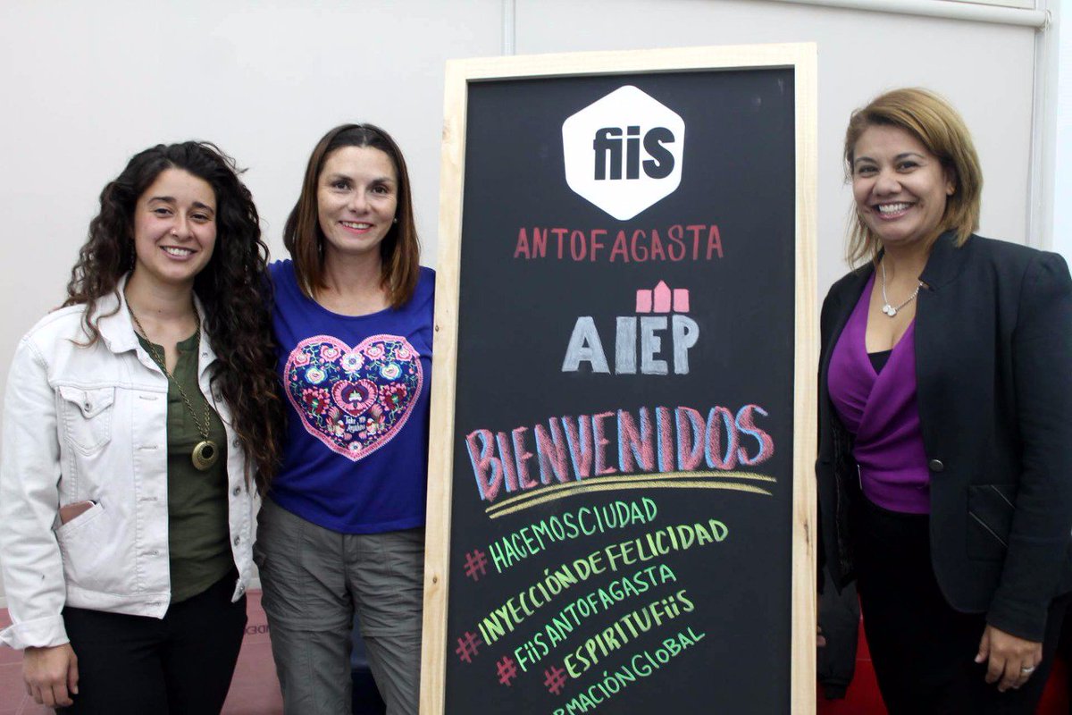 fiiSAntofagasta's tweet photo. Estamos por comenzar la charla D-Mentes "Reciclando e innovando para la ciudad" en @AiepAntofa con Yasna Soto,Ingrid Jammet y Pamela Pérez✨💫 https://t.co/aQ38pgswqk