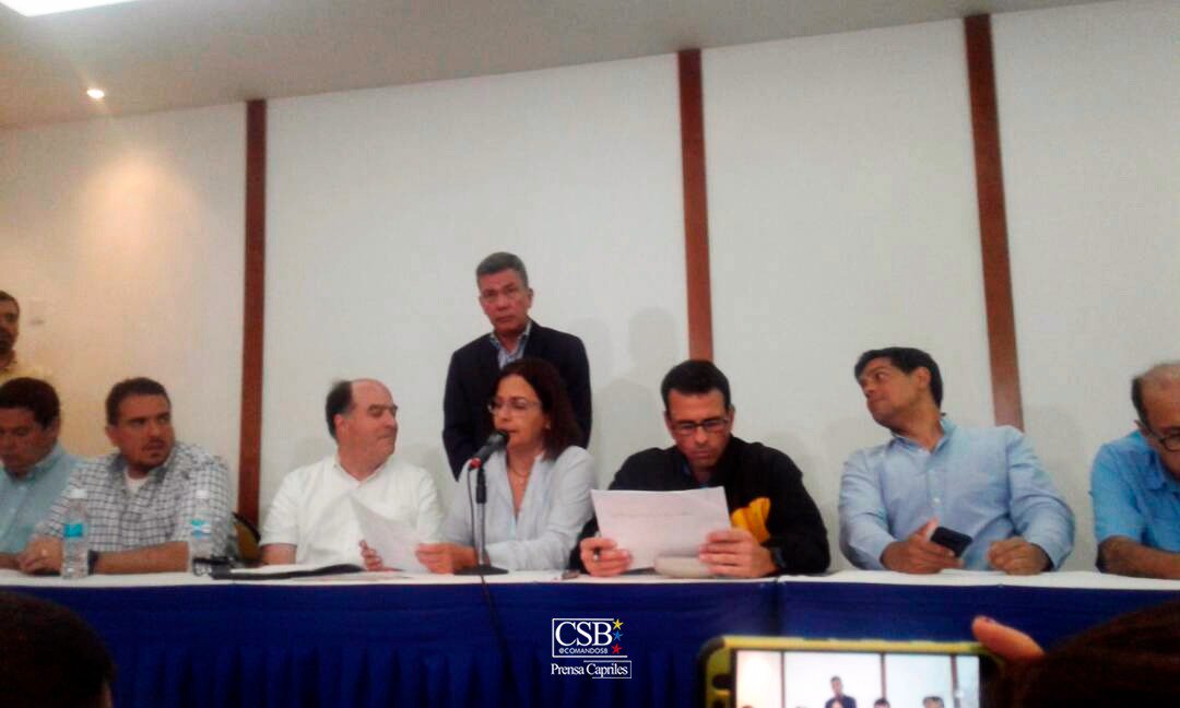 ObvioCapriles_'s tweet photo. “Estas elecciones no nos las van a robar, porque estamos listos para ganar, cobrar y seguir avanzando”, @hcapriles 
#EnMirandaNoNosRendimos https://t.co/BBOl7aCZi0