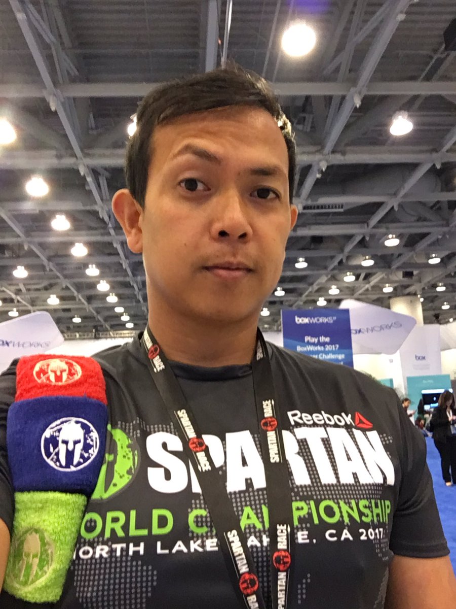 WericoBear's tweet photo. Conferences are great for #networking. I went out to see if I could find some Spartans at #BoxWorks2017. #spartanba17 #aroo https://t.co/3uQVEdIzAv