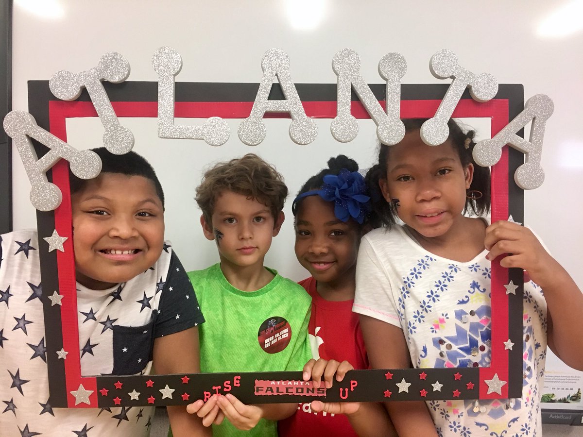 briarlakeone's tweet photo. Briarlake students showing their Falcons spirit. #RiseUp https://t.co/So6qB6nlo5