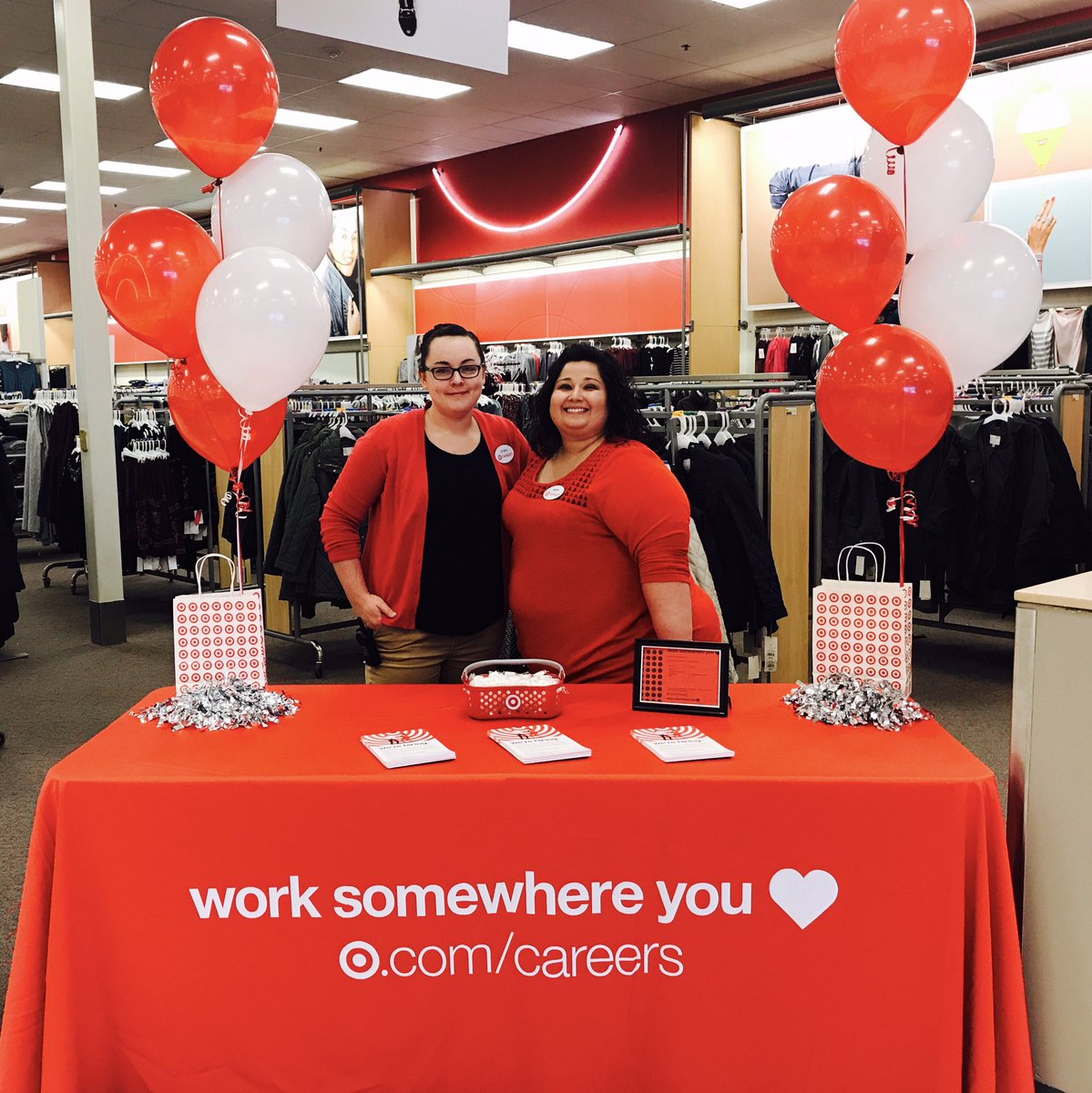 jackieLeal19's tweet photo. Now is the time to #worksomewhereyoulove  
❤️ 🎯❤️@Team992 @mcgoose2626 @live2laugh10 @jamaal_edwards https://t.co/R7uaWJscc2