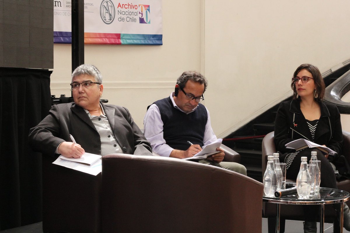 ANdeChile's tweet photo. #SeminarioInternacional2017 #ArchivosDDHH Mary Caldera, jefa de Biblioteca @Yale sobre los archivos #LGBT #DiversidadSexual https://t.co/ptqOIJ9WMc