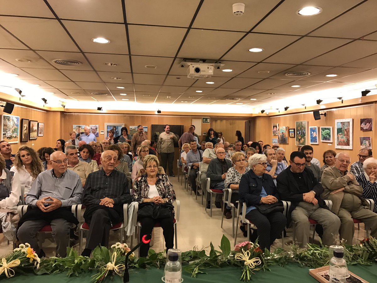 AjuntamentNavas's tweet photo. A punt d'iniciar la presentació del llibre del navassenc Ramon Cabra "Cartes a la meva Dolors" on explica els seus anys a l'Ametlla https://t.co/8gAWJ9m3bO