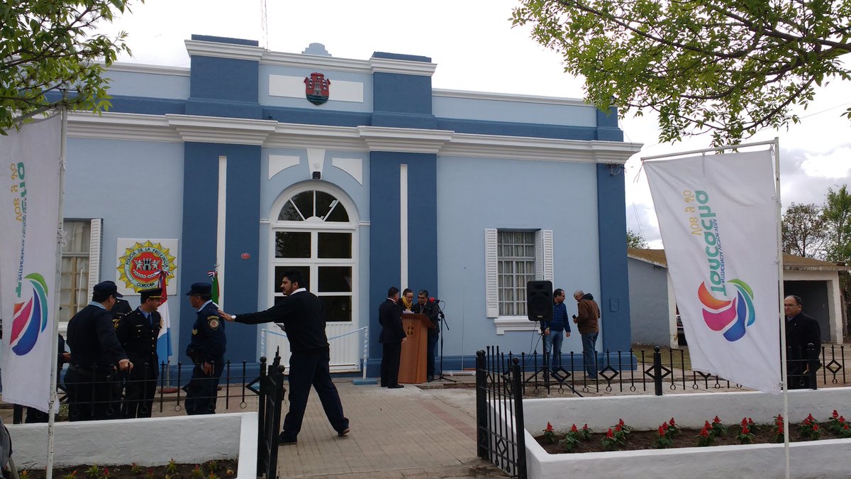 LauraLabat's tweet photo. Felicitaciones al Int @VictorTancacha x las refacciones realizadas a la comisaría en el marco del festejo del 104° aniversario de #Tancacha https://t.co/kqzwHRb7xZ