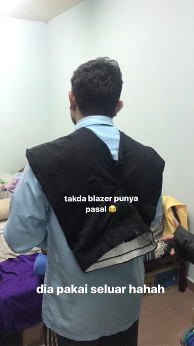 Hasil gambar untuk Tidak Memiliki Jas, Lihat Deh Cara Mahasiswa Ini Bikin Pas Foto, Bikin Ngakak