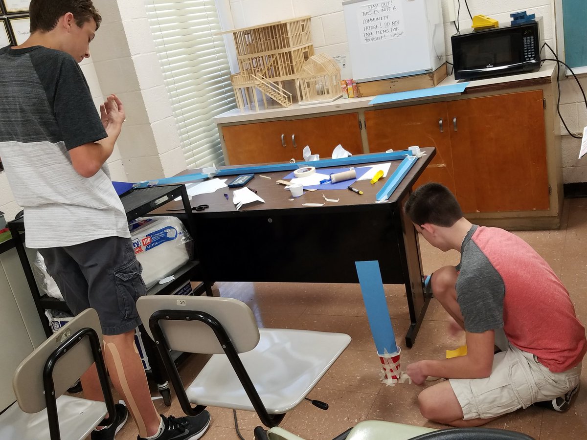 MatthewJHanes1's tweet photo. @CapeFearHigh1 My DII Eng. students apply some engineering skills to do some real problem solving...#junkyardchallenge #higherlevellearning https://t.co/z3N6NbmDwz