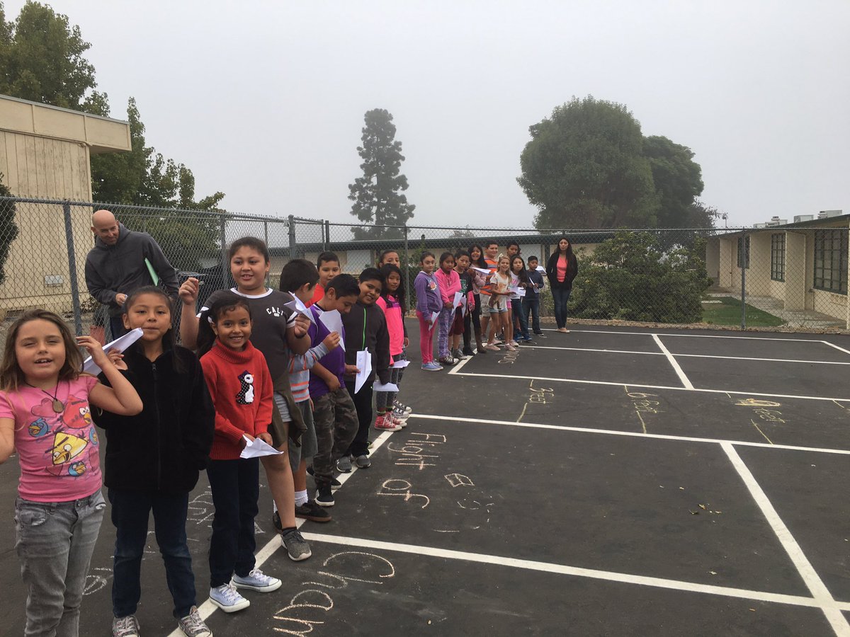 RedmondRocks's tweet photo. Flight of Champions: Can your plane fly more than three feet? #FSS_STEM #FUESD https://t.co/92cZOQvIHO