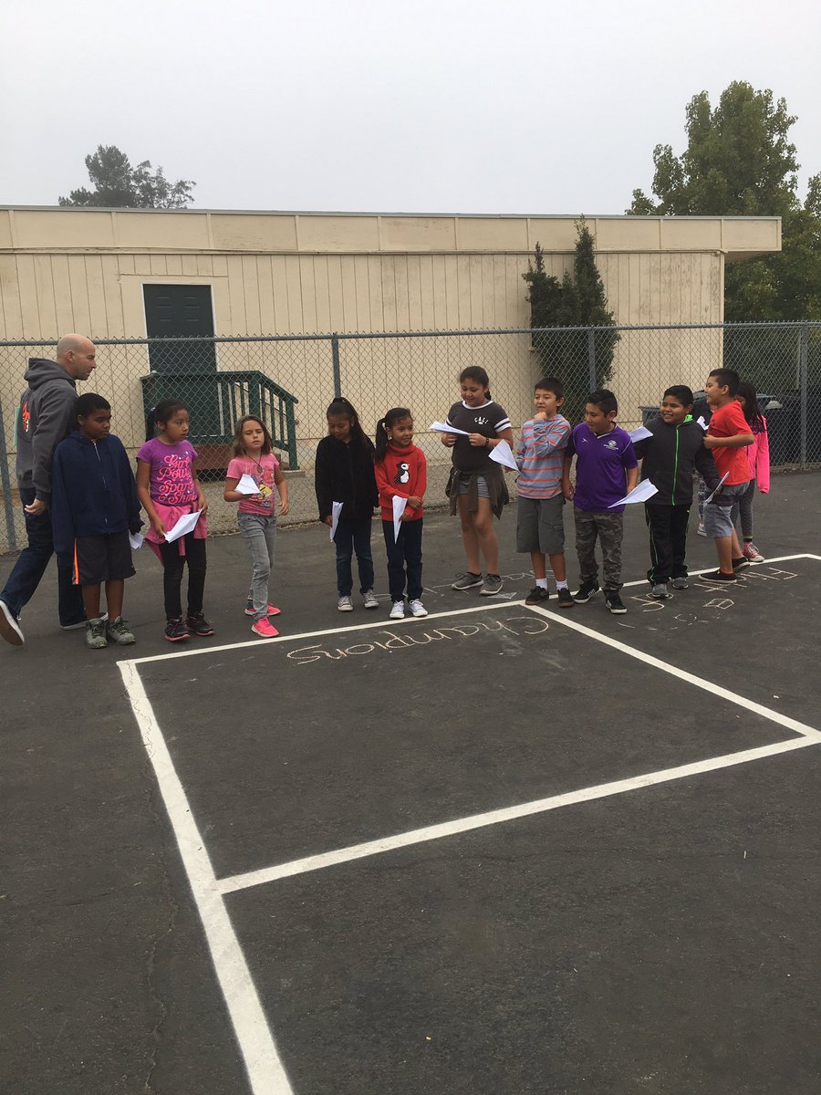 RedmondRocks's tweet photo. Flight of Champions: Can your plane fly more than three feet? #FSS_STEM #FUESD https://t.co/92cZOQvIHO
