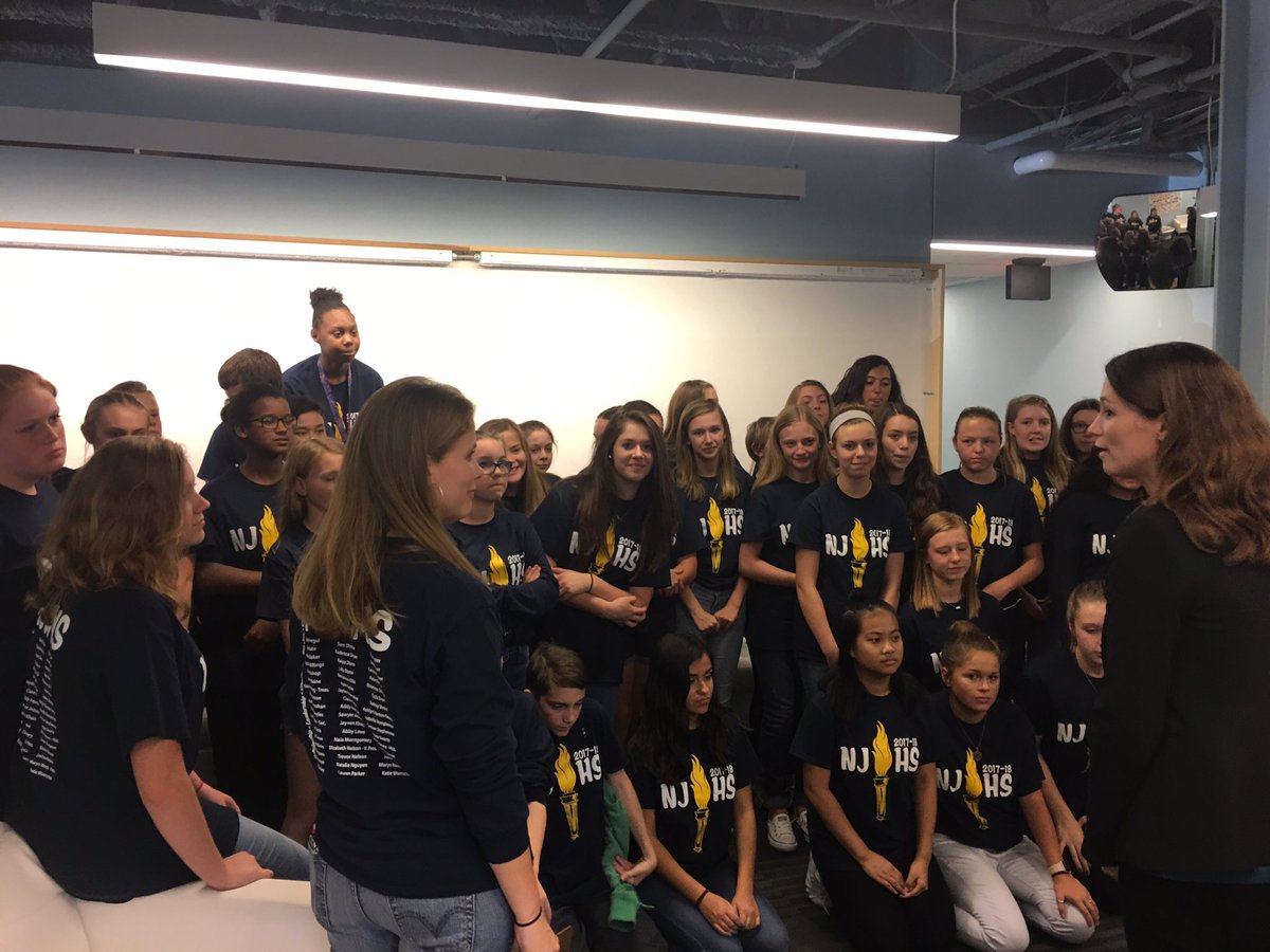 SheenaGreitens's tweet photo. Great to visit @fosteradopt_org to meet w Family Builders Network - &amp; say hi to @MRMSHUSKIES students - thx &amp; good luck on your food drive! https://t.co/9dtC2TJoWN